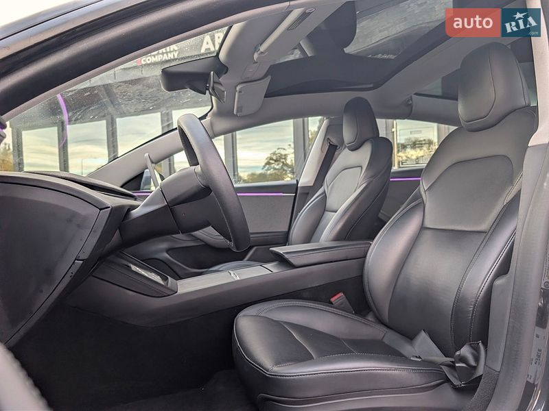 Седан Tesla Model 3 2024 в Луцьку