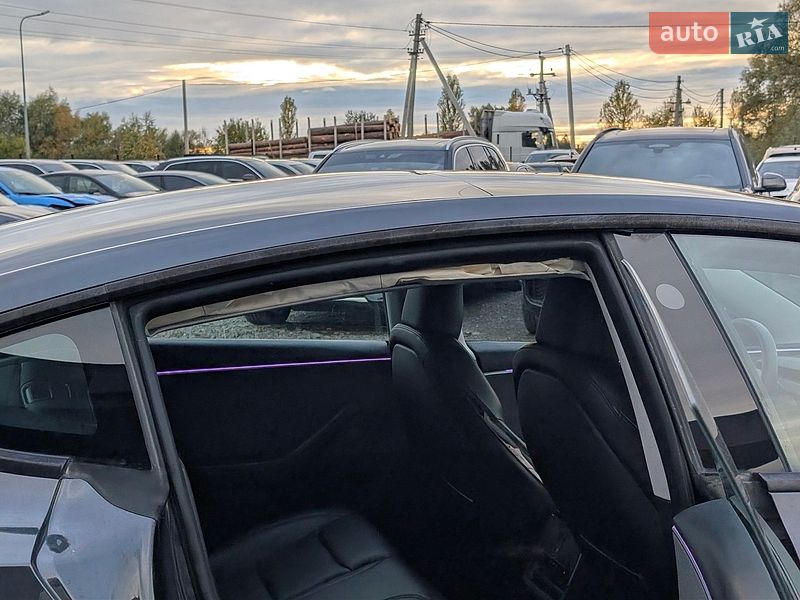 Седан Tesla Model 3 2024 в Луцьку