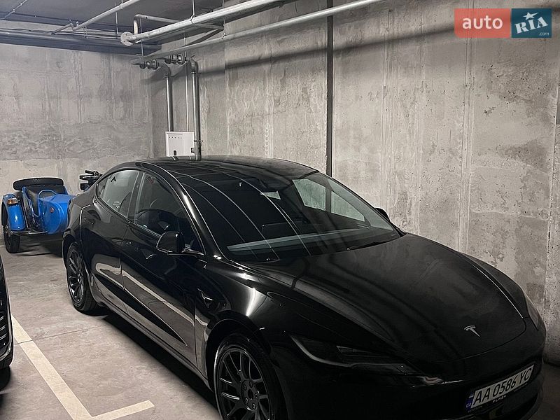 Седан Tesla Model 3 2023 в Києві