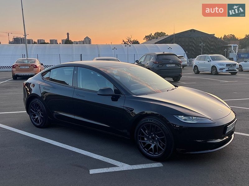 Седан Tesla Model 3 2023 в Києві