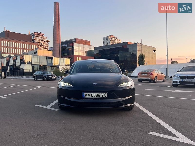 Седан Tesla Model 3 2023 в Киеве