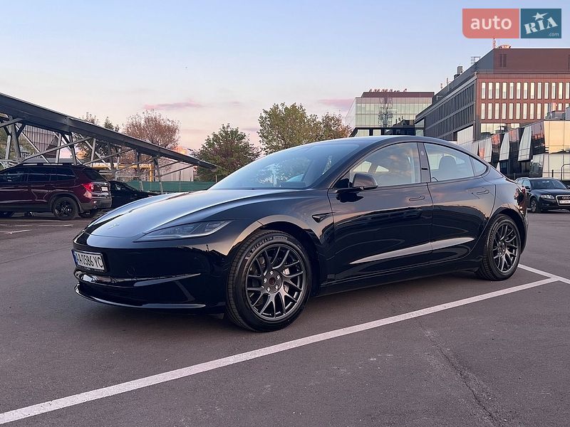 Седан Tesla Model 3 2023 в Киеве