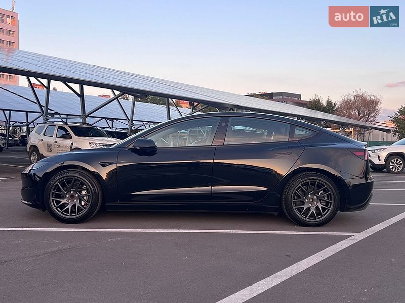 Седан Tesla Model 3 2023 в Києві