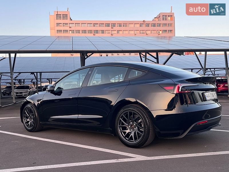 Седан Tesla Model 3 2023 в Киеве