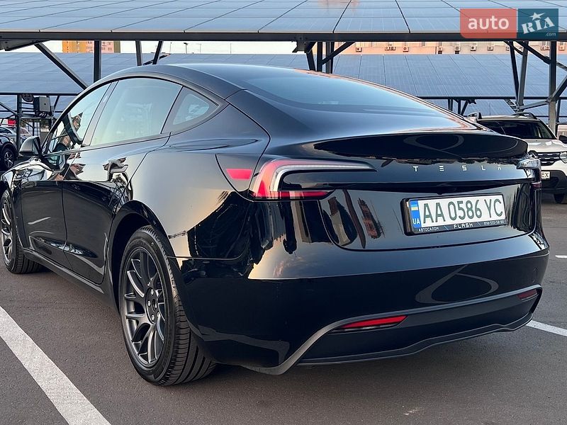 Седан Tesla Model 3 2023 в Києві