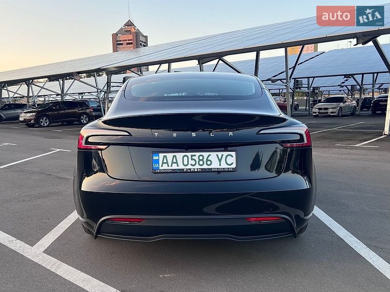 Седан Tesla Model 3 2023 в Киеве