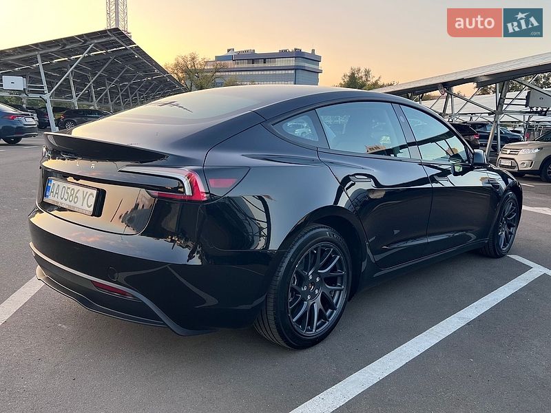 Седан Tesla Model 3 2023 в Киеве