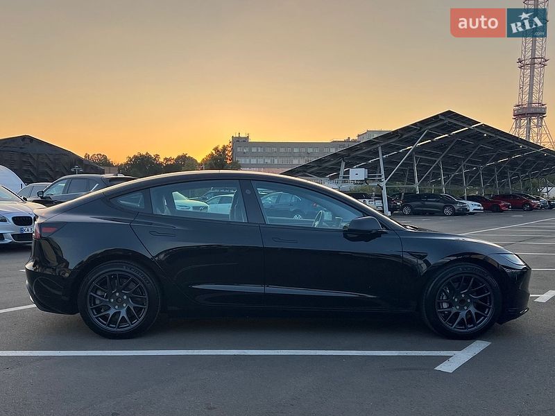 Седан Tesla Model 3 2023 в Киеве