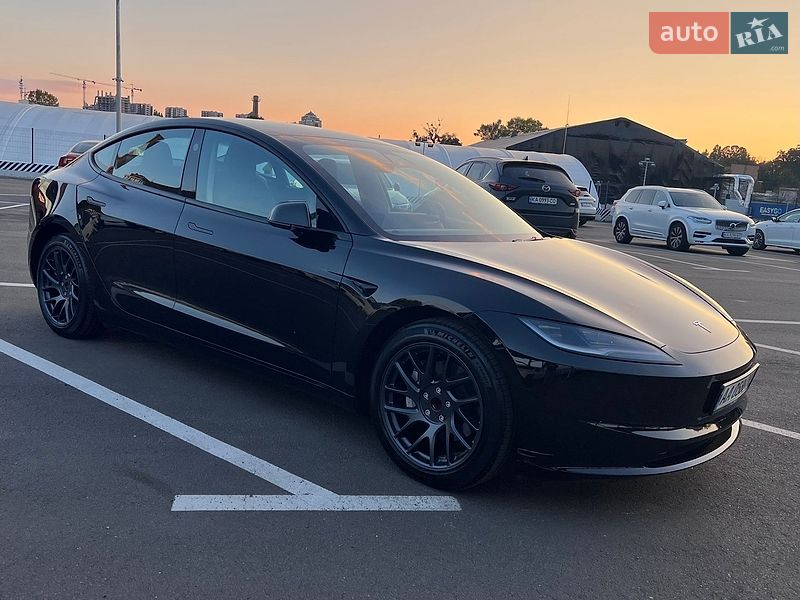 Седан Tesla Model 3 2023 в Киеве
