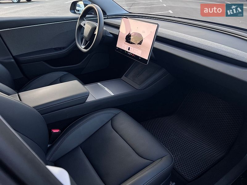 Седан Tesla Model 3 2023 в Киеве