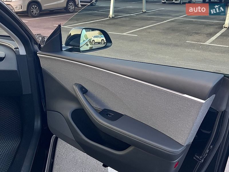 Седан Tesla Model 3 2023 в Киеве