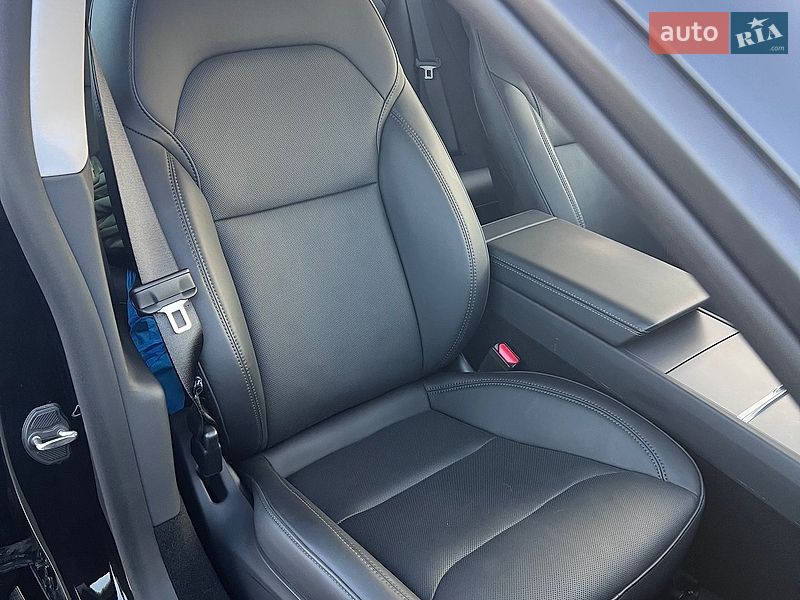 Седан Tesla Model 3 2023 в Киеве