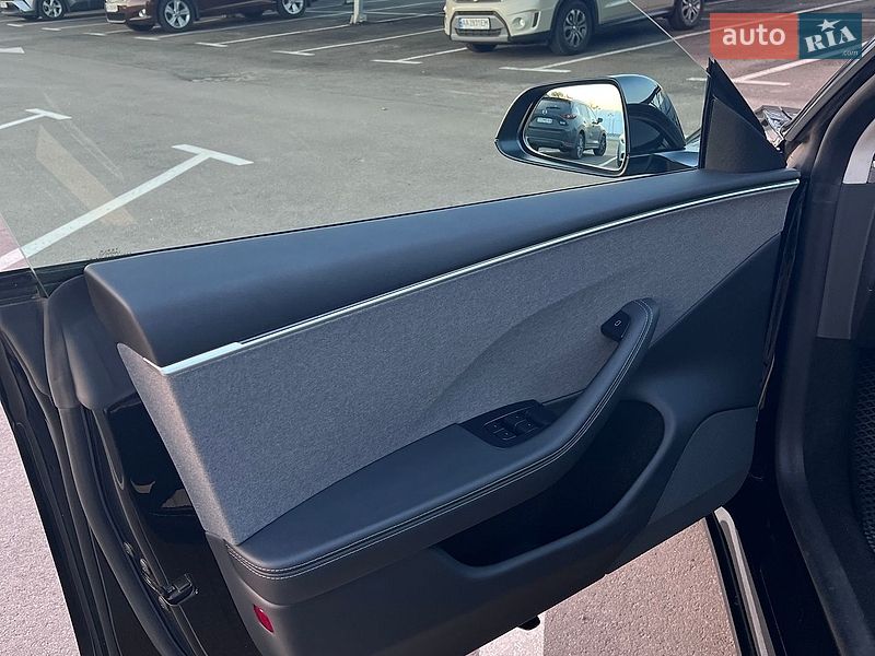 Седан Tesla Model 3 2023 в Киеве