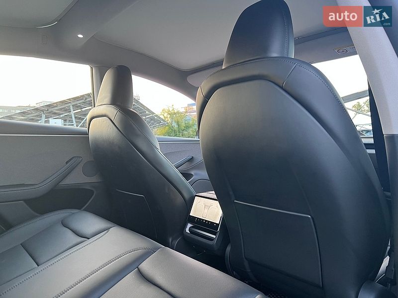 Седан Tesla Model 3 2023 в Києві