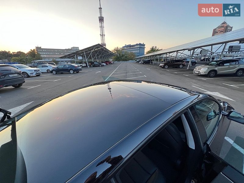 Седан Tesla Model 3 2023 в Києві