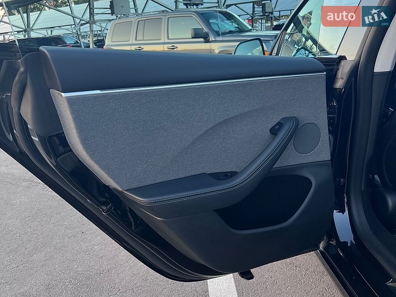 Седан Tesla Model 3 2023 в Киеве