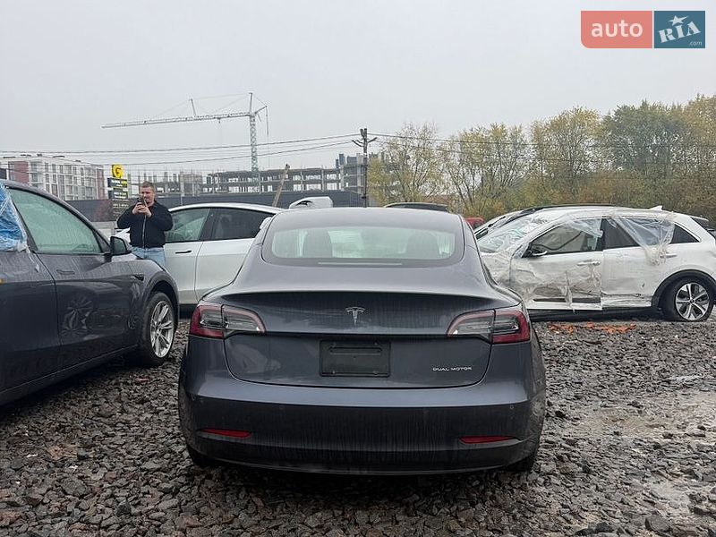 Седан Tesla Model 3 2019 в Львові