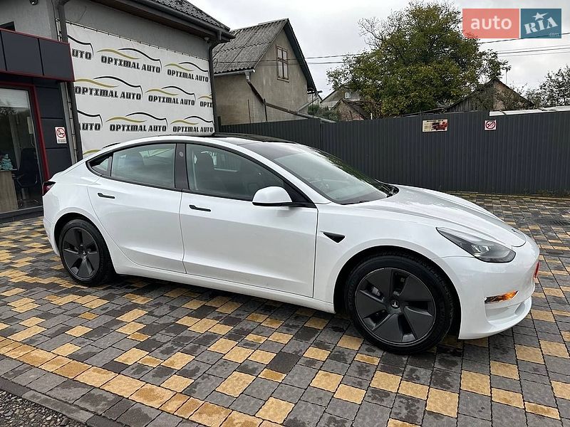 Седан Tesla Model 3 2023 в Львові