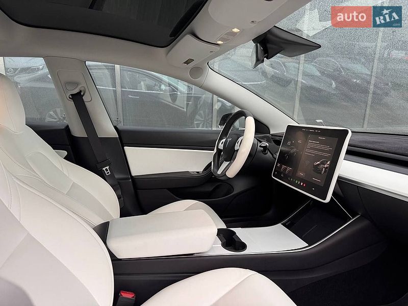 Седан Tesla Model 3 2019 в Киеве
