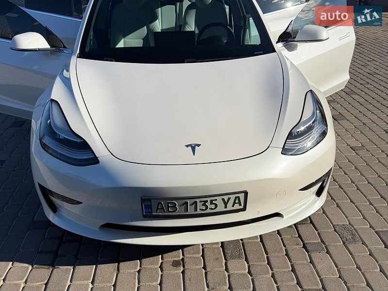 Седан Tesla Model 3 2019 в Вінниці