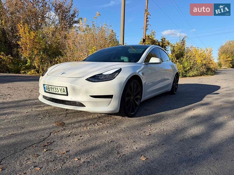 Седан Tesla Model 3 2019 в Вінниці