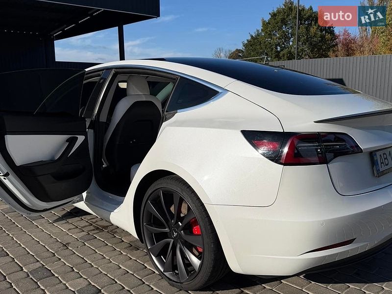Седан Tesla Model 3 2019 в Вінниці