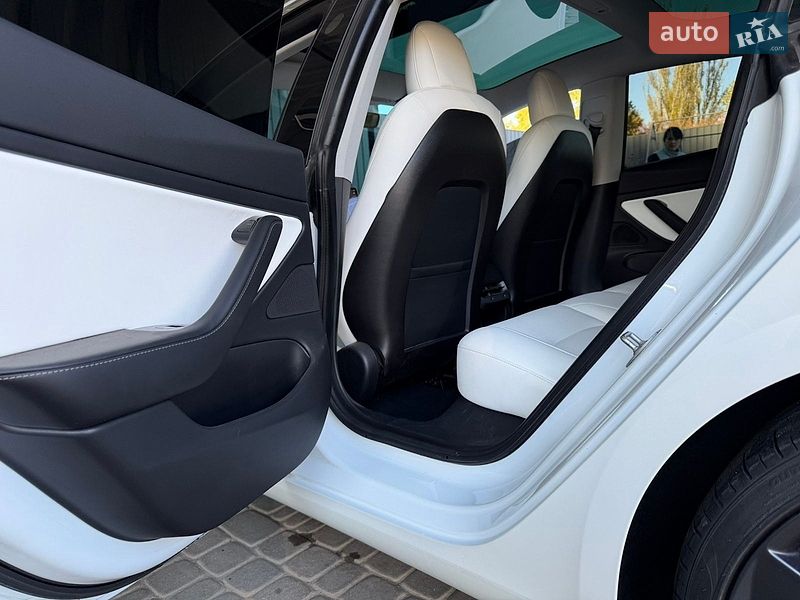 Седан Tesla Model 3 2019 в Вінниці
