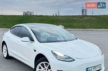 Седан Tesla Model 3 2018 в Дніпрі