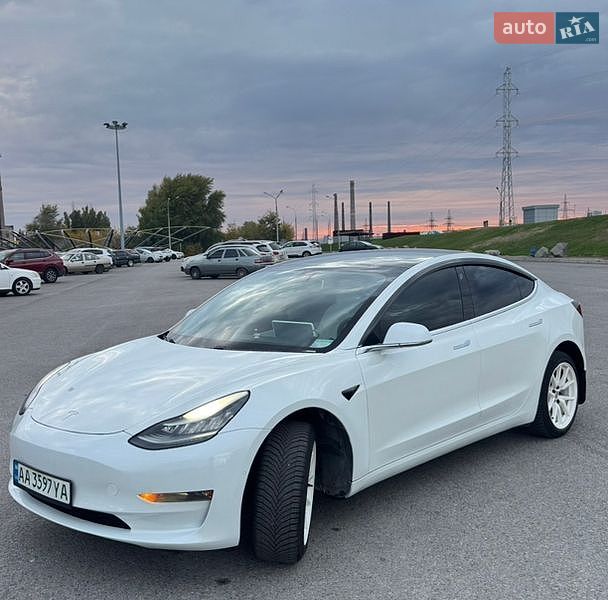 Седан Tesla Model 3 2018 в Днепре