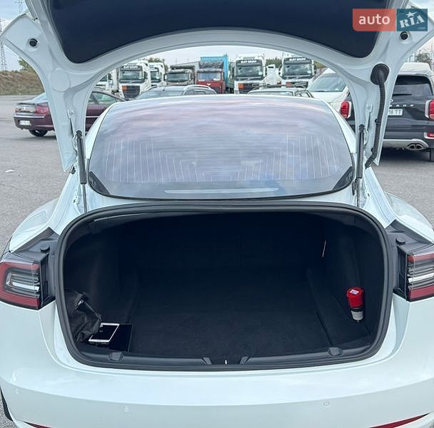 Седан Tesla Model 3 2018 в Днепре