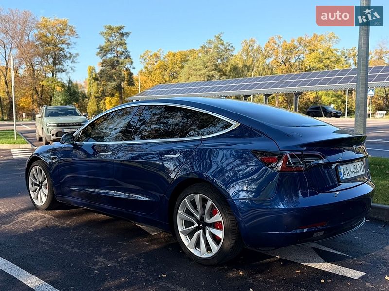 Седан Tesla Model 3 2018 в Киеве
