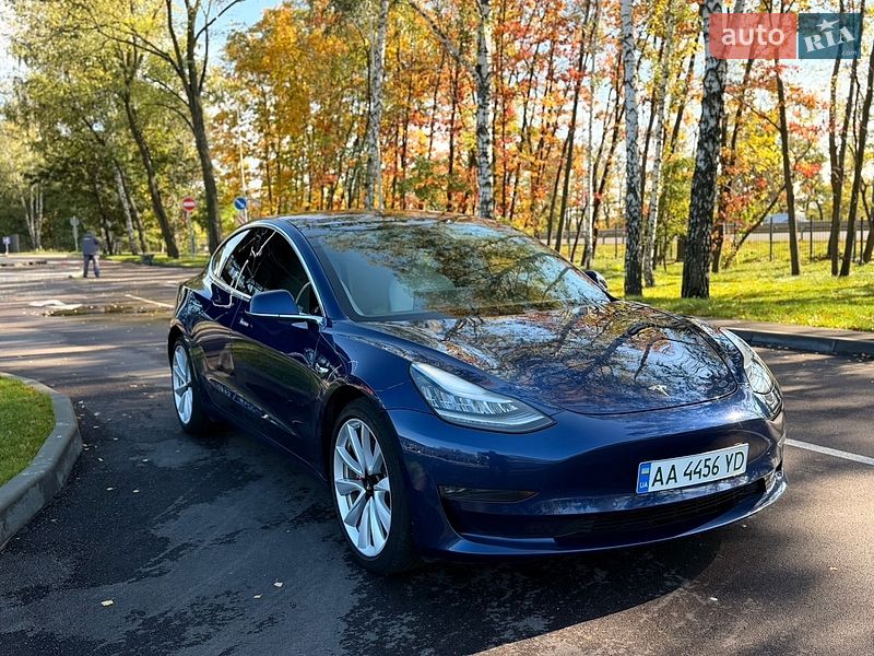 Седан Tesla Model 3 2018 в Киеве