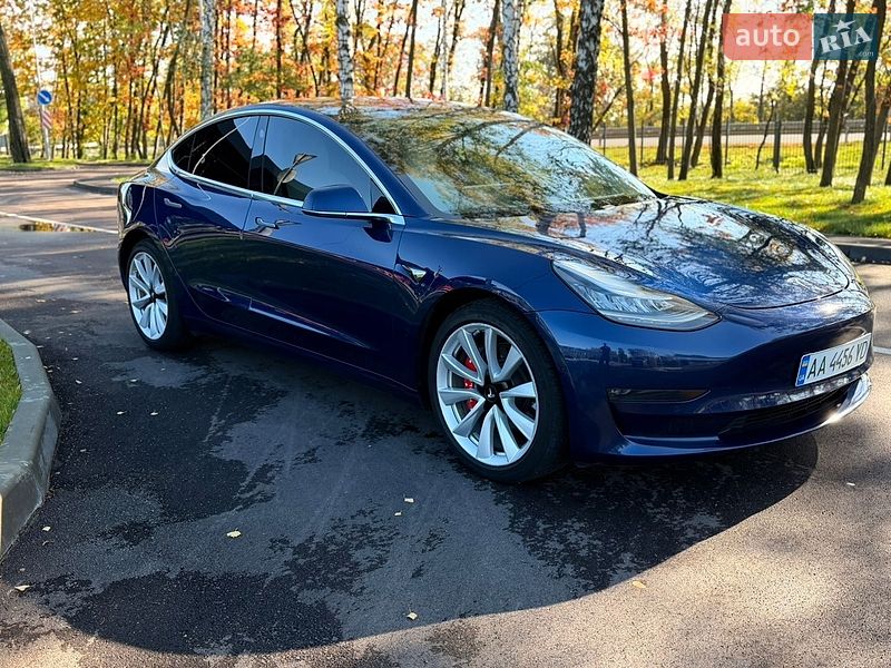 Седан Tesla Model 3 2018 в Киеве