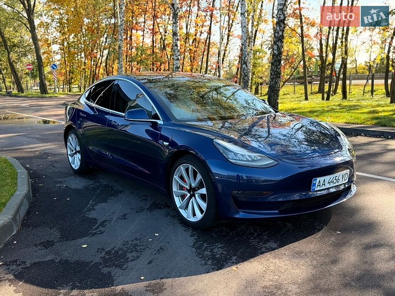 Седан Tesla Model 3 2018 в Киеве