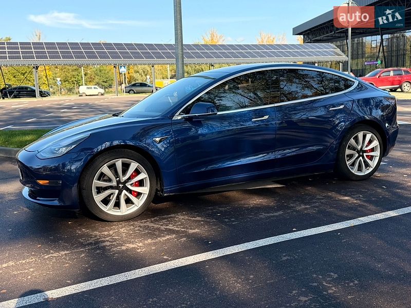 Седан Tesla Model 3 2018 в Киеве
