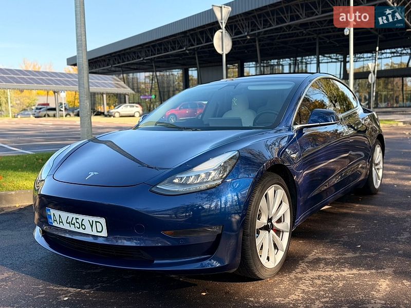 Седан Tesla Model 3 2018 в Киеве