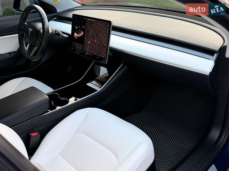 Седан Tesla Model 3 2018 в Киеве