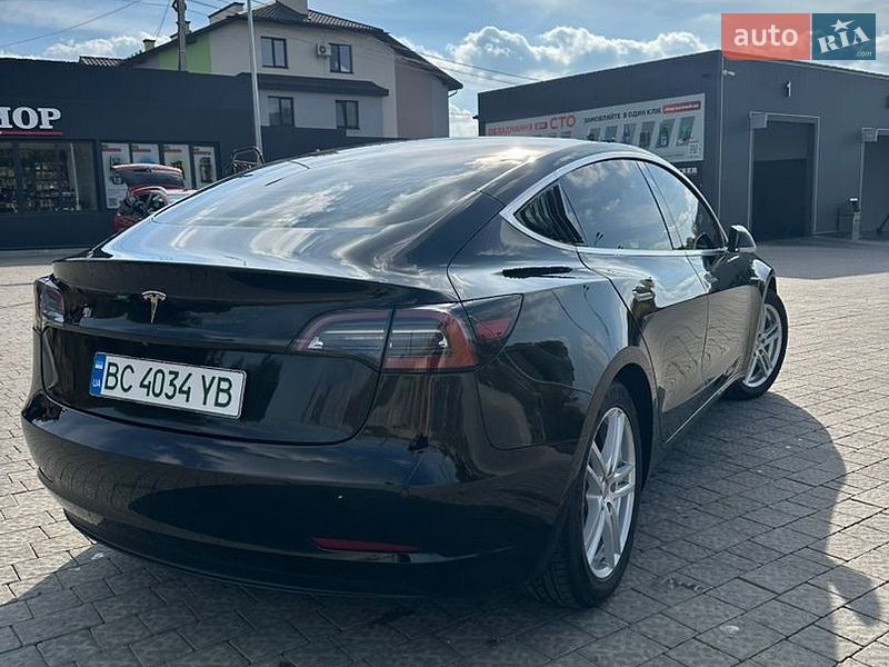 Седан Tesla Model 3 2019 в Львове