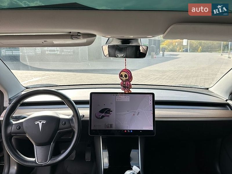 Седан Tesla Model 3 2019 в Львове