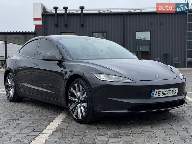 Седан Tesla Model 3 2024 в Кривом Роге