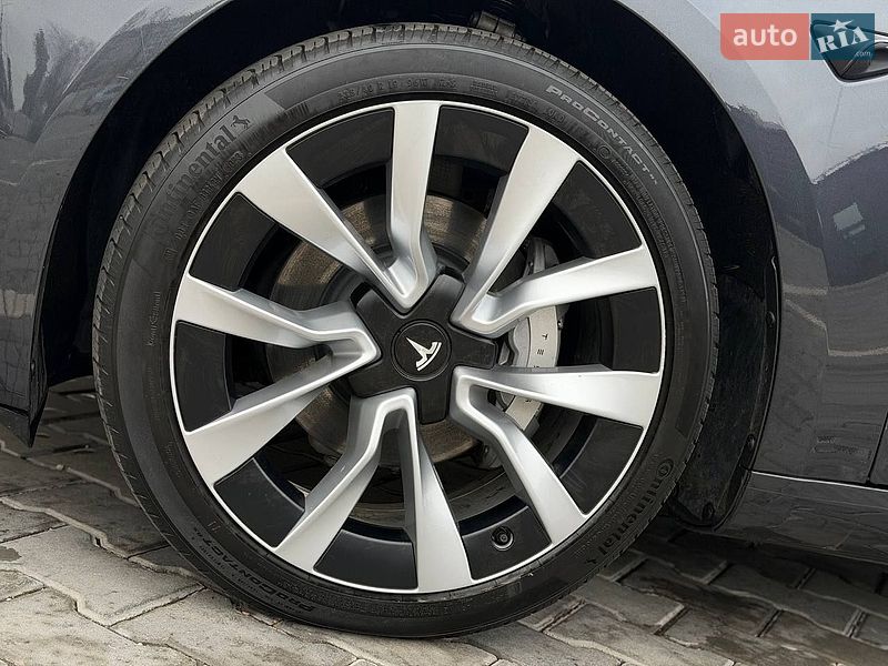 Седан Tesla Model 3 2024 в Кривом Роге
