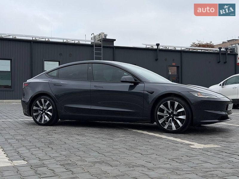 Седан Tesla Model 3 2024 в Кривом Роге