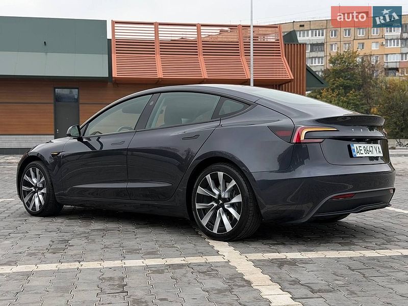 Седан Tesla Model 3 2024 в Кривом Роге