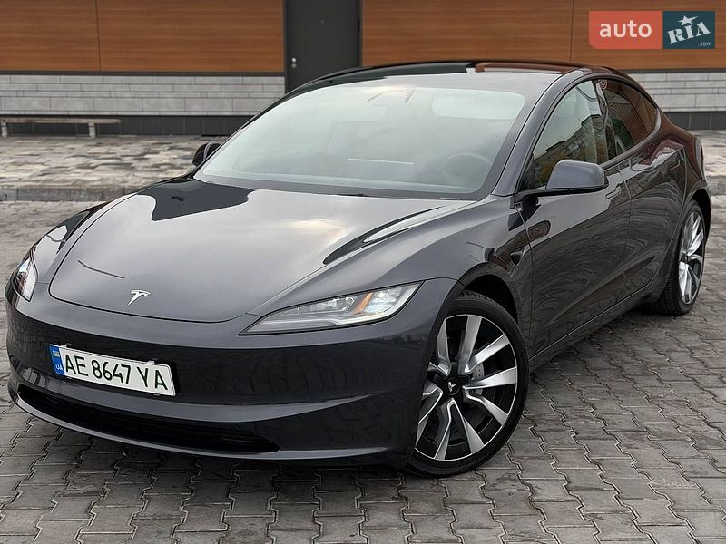 Седан Tesla Model 3 2024 в Кривом Роге