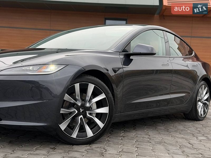 Седан Tesla Model 3 2024 в Кривом Роге