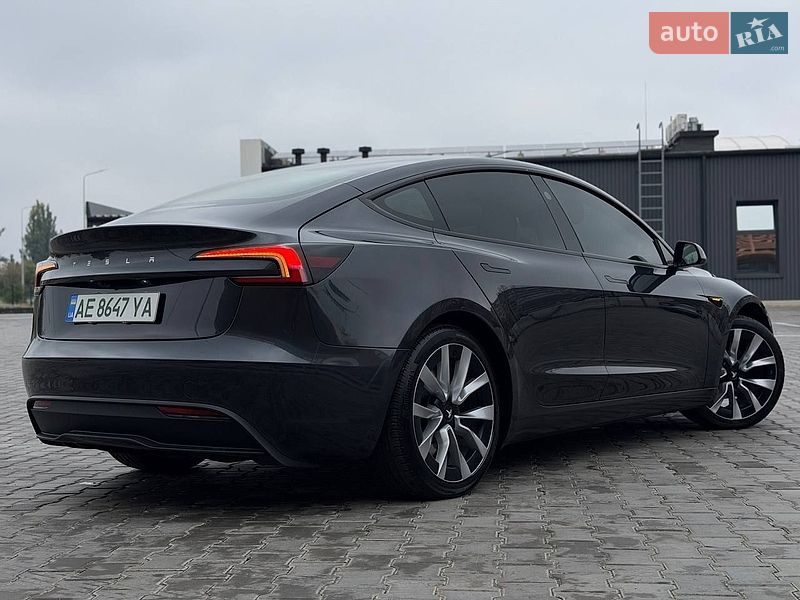 Седан Tesla Model 3 2024 в Кривом Роге