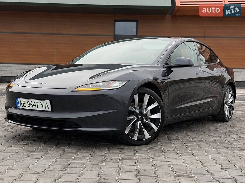 Седан Tesla Model 3 2024 в Кривом Роге