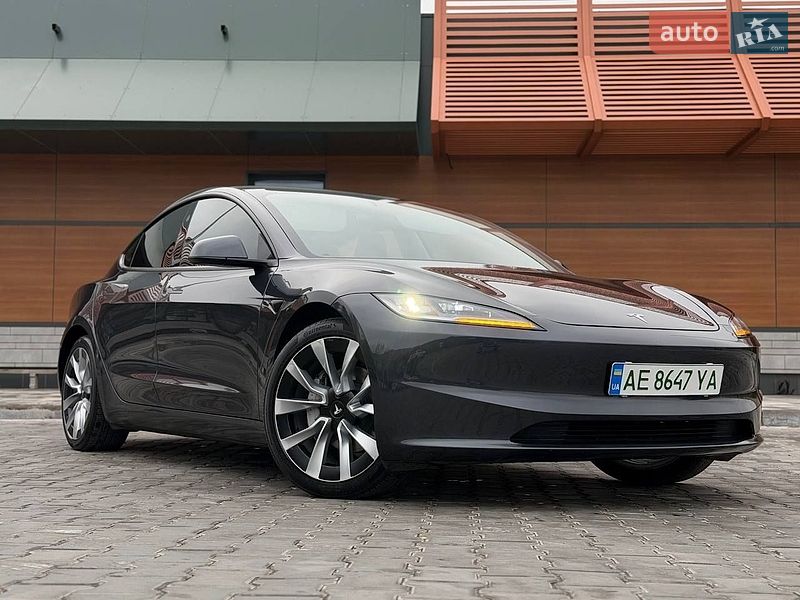 Седан Tesla Model 3 2024 в Кривом Роге