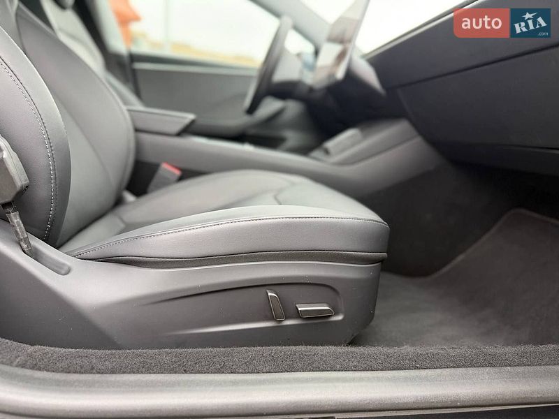 Седан Tesla Model 3 2024 в Кривом Роге