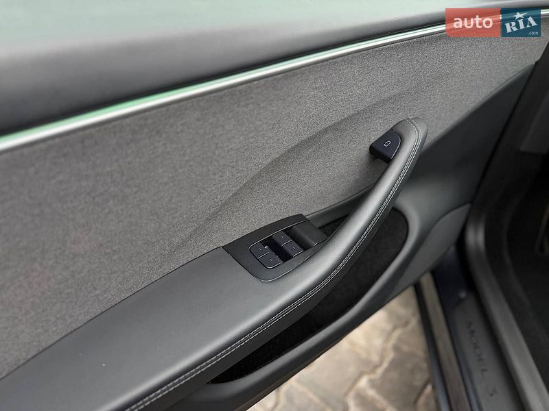 Седан Tesla Model 3 2024 в Кривом Роге